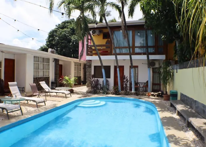 Coconut House Hotel *