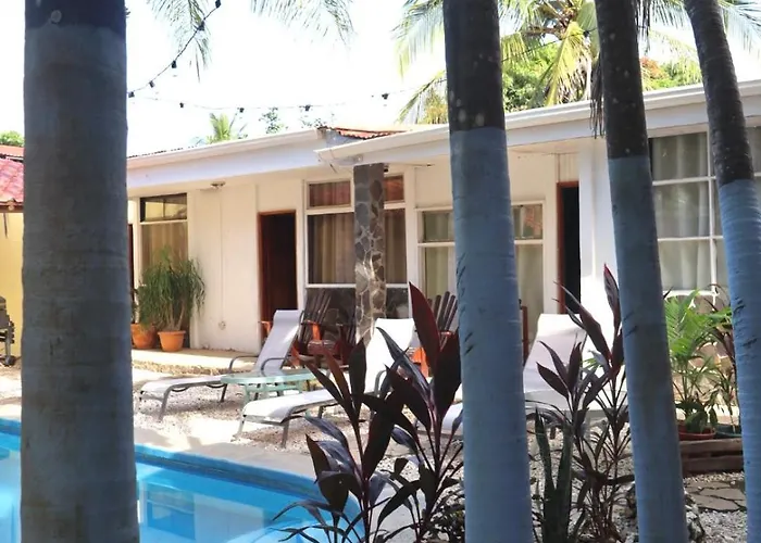 Coconut House Hotel *